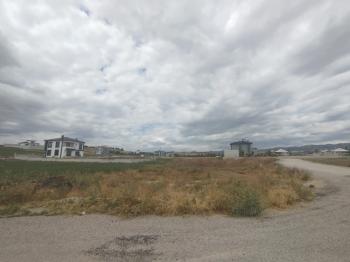 GÜVENAY – ÇORUM MERKEZ İBRAHİM ÇAYIRI MEVKİ 1000 M² SATILIK KÖŞEBAŞI VİLLA ARSASI