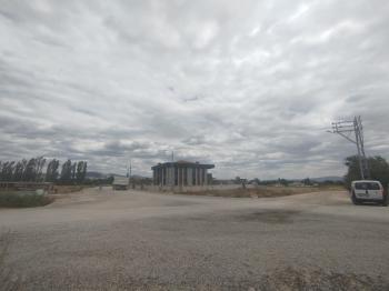 GÜVENAY – ÇORUM MERKEZ İBRAHİM ÇAYIRI MEVKİ 1000 M² SATILIK KÖŞEBAŞI VİLLA ARSASI