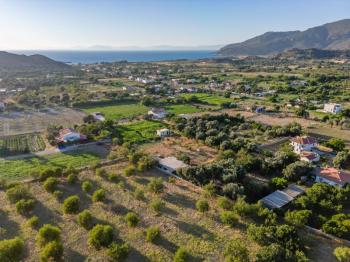 MUĞLA DATÇA KARAKÖYDE SATILIK TARLA EV VE AHIR