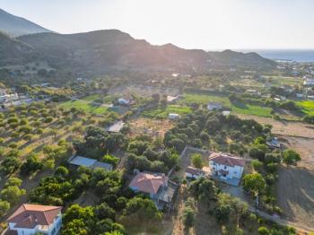 MUĞLA DATÇA KARAKÖYDE SATILIK TARLA EV VE AHIR