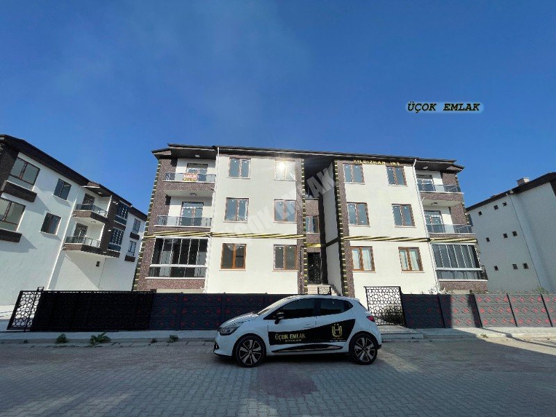 AFYON ÜÇOK EMLAKTAN MAREŞAL F ÇAKMAK MAH KİRALIK SIFIR 2+1 LÜX DAİRE