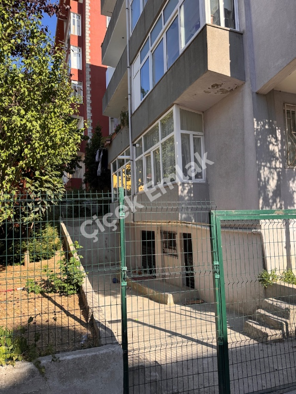 Akşemsettin Bakırköy Belde Sitesi'nde Yüksek Giriş 2+1 Satılık Daire