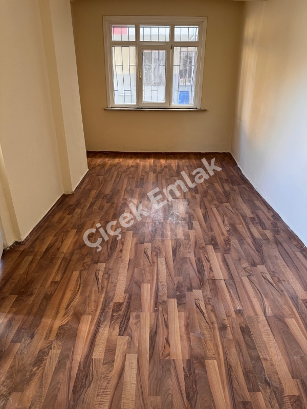 Akşemsettin Bakırköy Belde Sitesi'nde Yüksek Giriş 2+1 Satılık Daire