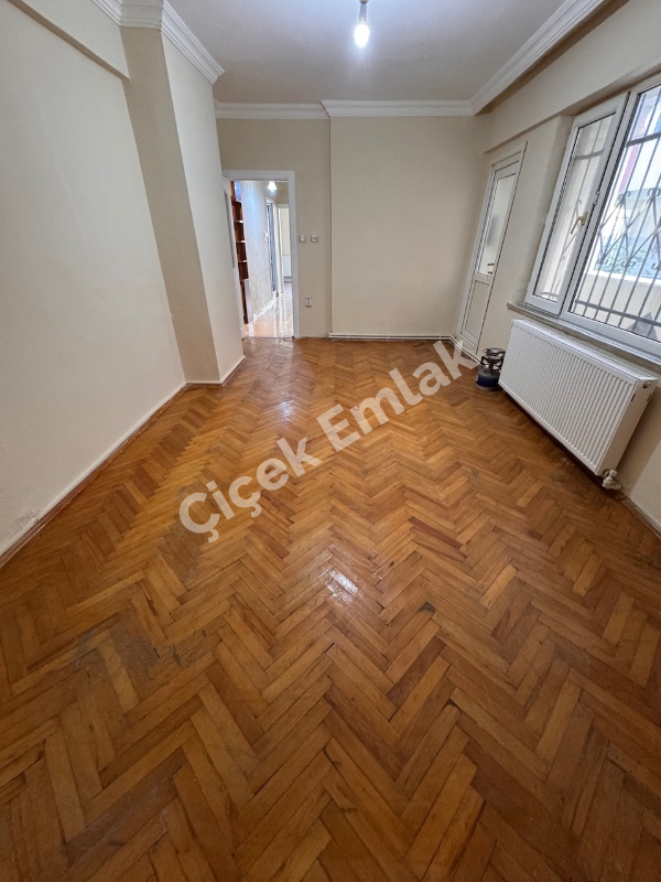 Akşemsettin Bakırköy Belde Sitesi'nde Yüksek Giriş 2+1 Satılık Daire