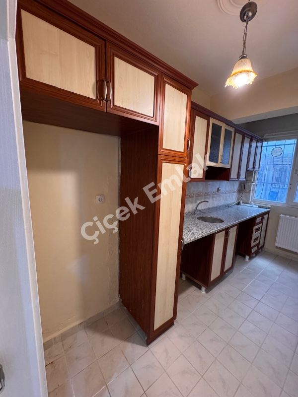 Akşemsettin Bakırköy Belde Sitesi'nde Yüksek Giriş 2+1 Satılık Daire