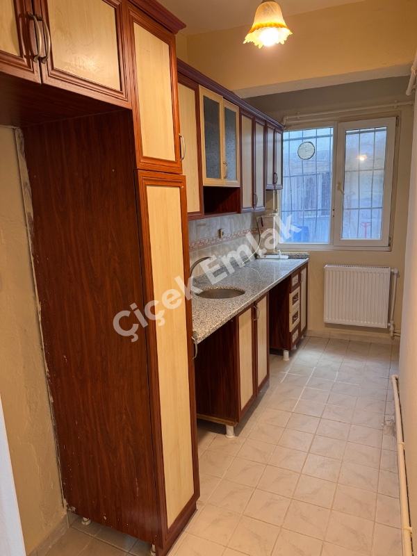 Akşemsettin Bakırköy Belde Sitesi'nde Yüksek Giriş 2+1 Satılık Daire