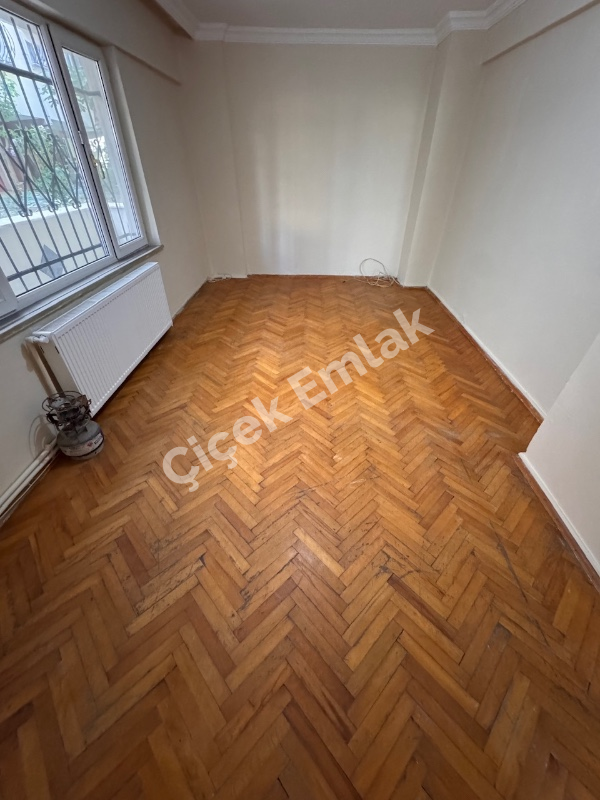 Akşemsettin Bakırköy Belde Sitesi'nde Yüksek Giriş 2+1 Satılık Daire