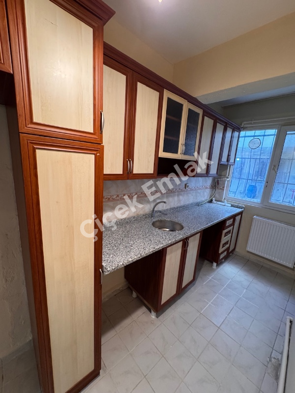 Akşemsettin Bakırköy Belde Sitesi'nde Yüksek Giriş 2+1 Satılık Daire