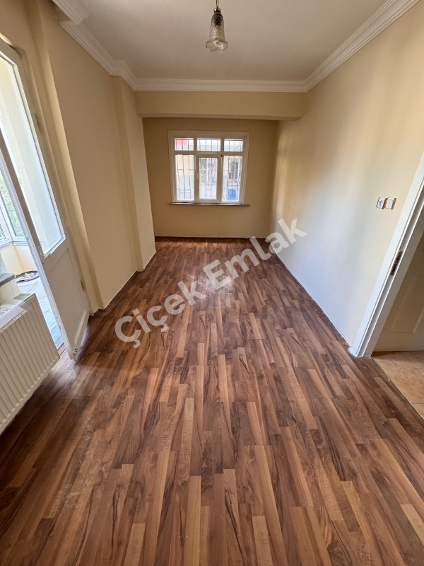 Akşemsettin Bakırköy Belde Sitesi'nde Yüksek Giriş 2+1 Satılık Daire
