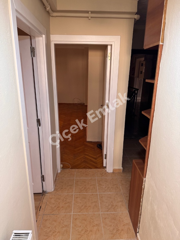 Akşemsettin Bakırköy Belde Sitesi'nde Yüksek Giriş 2+1 Satılık Daire
