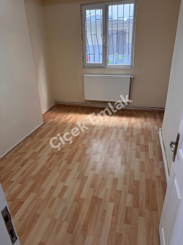 Akşemsettin Bakırköy Belde Sitesi'nde Yüksek Giriş 2+1 Satılık Daire