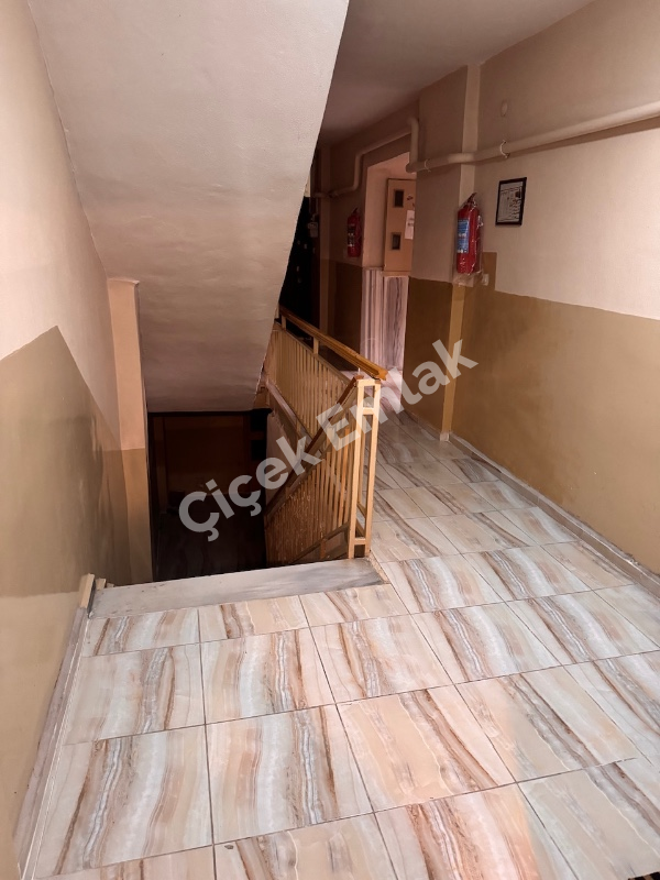 Akşemsettin Bakırköy Belde Sitesi'nde Yüksek Giriş 2+1 Satılık Daire