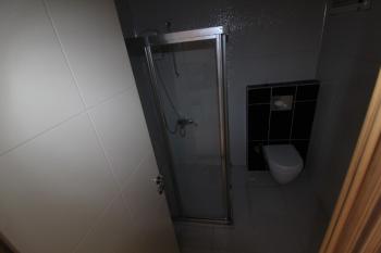 ASLAN'DAN ÜNİ. CADDESİ GROSERİ CİV. FULL EŞYALI GENİŞ 1+1