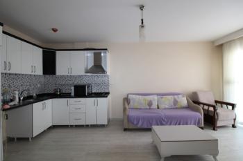 ASLAN'DAN ÜNİ. CADDESİ GROSERİ CİV. FULL EŞYALI GENİŞ 1+1