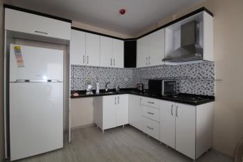 ASLAN'DAN ÜNİ. CADDESİ GROSERİ CİV. FULL EŞYALI GENİŞ 1+1