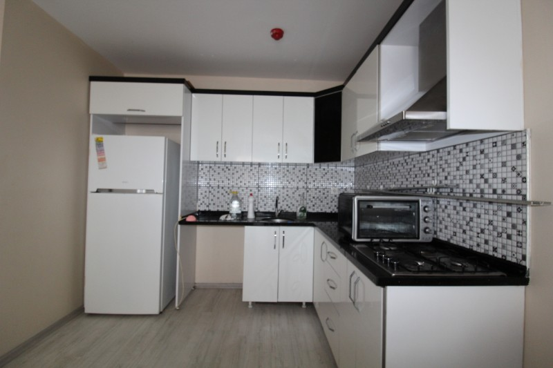 ASLAN'DAN ÜNİ. CADDESİ GROSERİ CİV. FULL EŞYALI GENİŞ 1+1