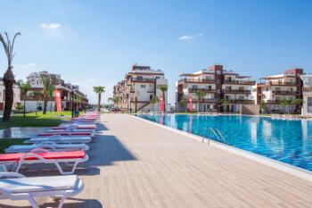 İskele Long Beach’te Denize Yürüme Mesafesinde, Ful Eşyalı,  50 Ay Vade ile Stüdyo Taşınmaya Hazır Daireler Seni Bekliyor