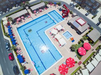 İskele Long Beach’te Denize Yürüme Mesafesinde, Ful Eşyalı,  50 Ay Vade ile Stüdyo Taşınmaya Hazır Daireler Seni Bekliyor