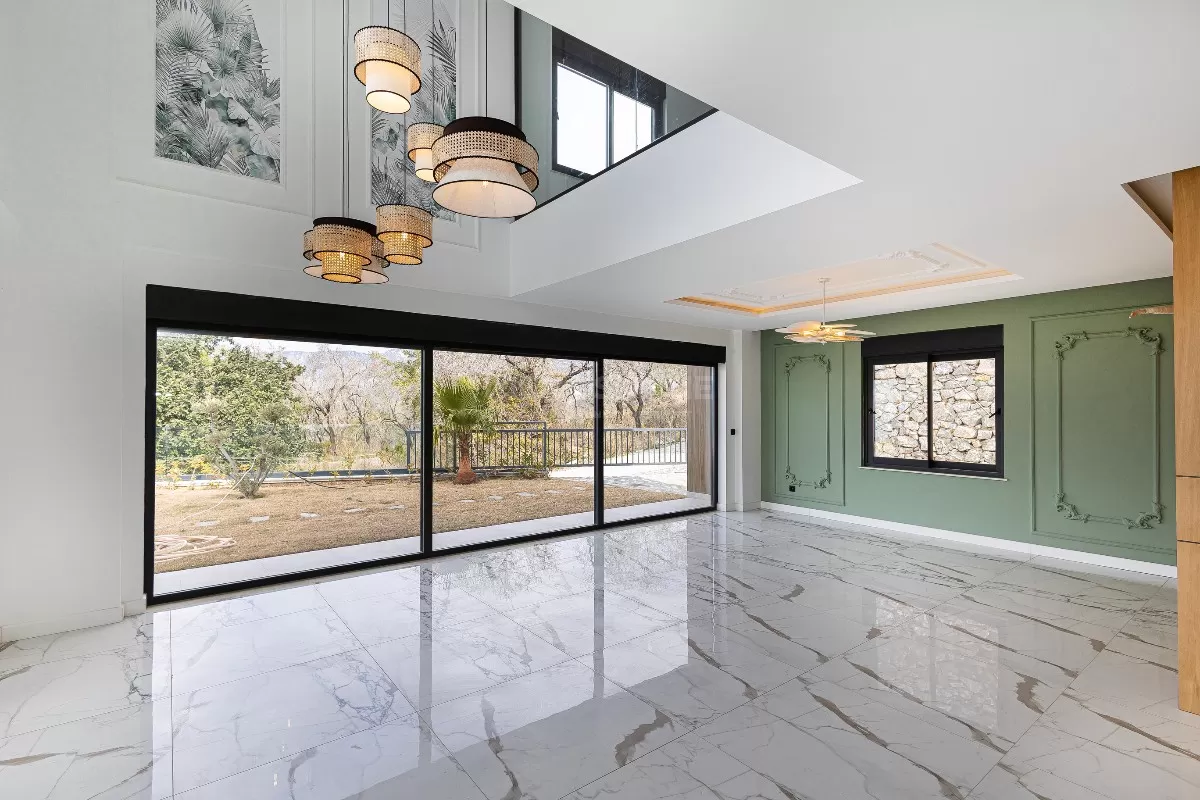 Вилла с видом на горы и море