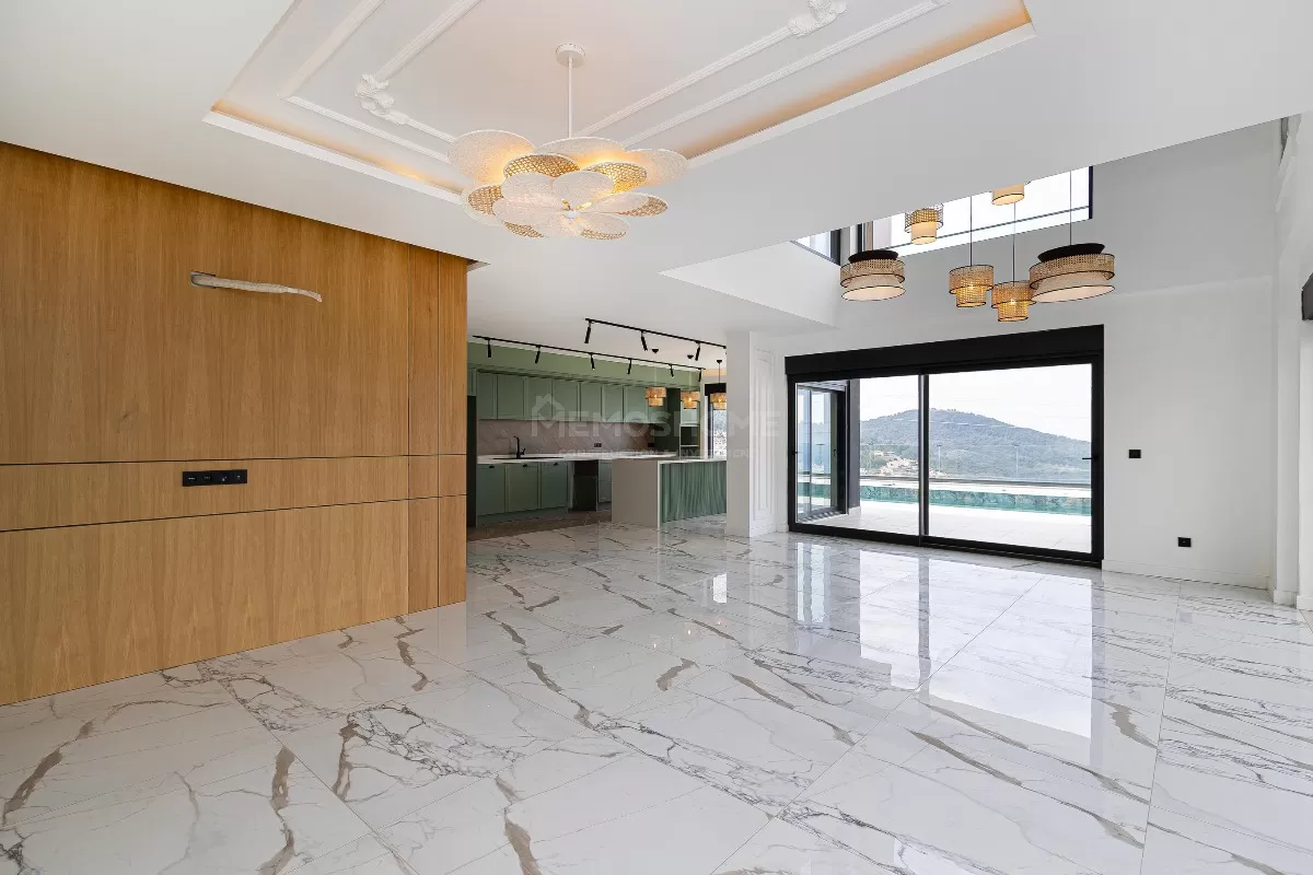 Вилла с видом на горы и море