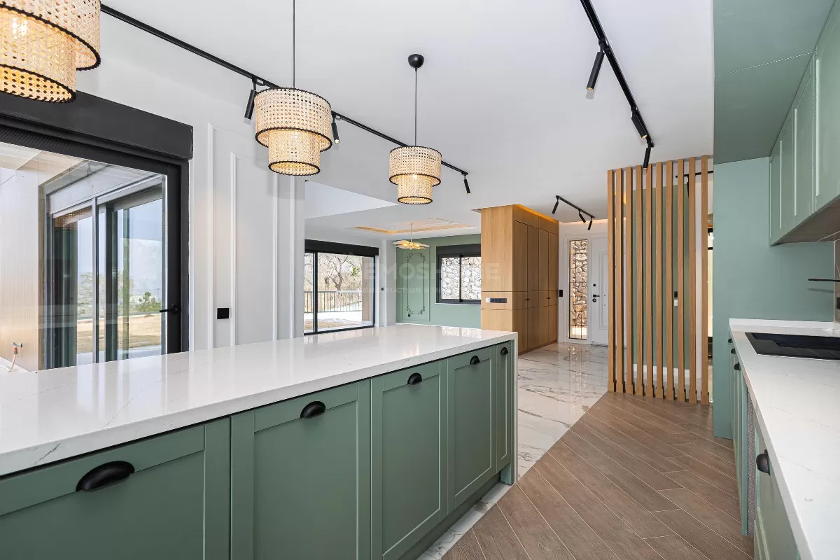 Вилла с видом на горы и море