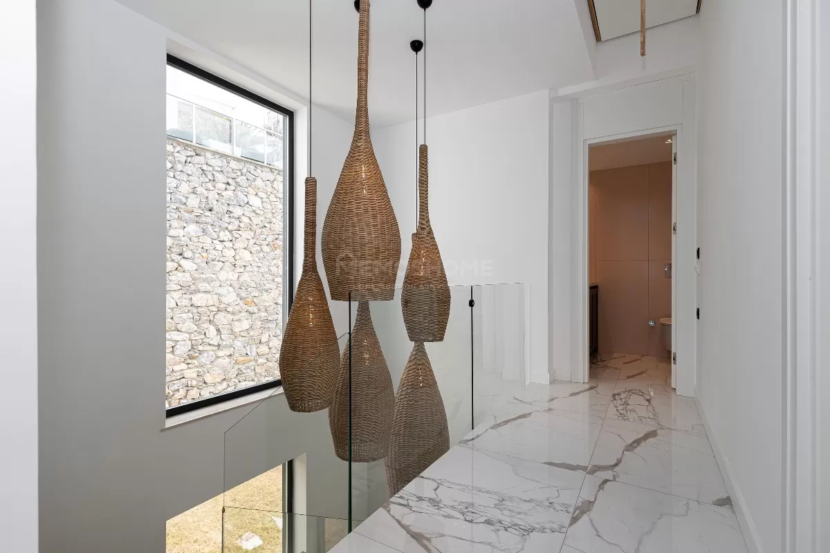 Вилла с видом на горы и море