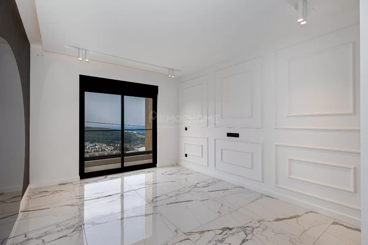 Вилла с видом на горы и море