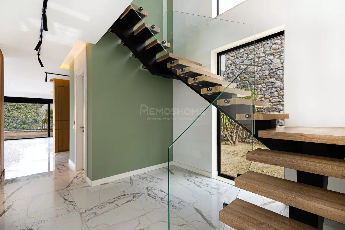 Вилла с видом на горы и море