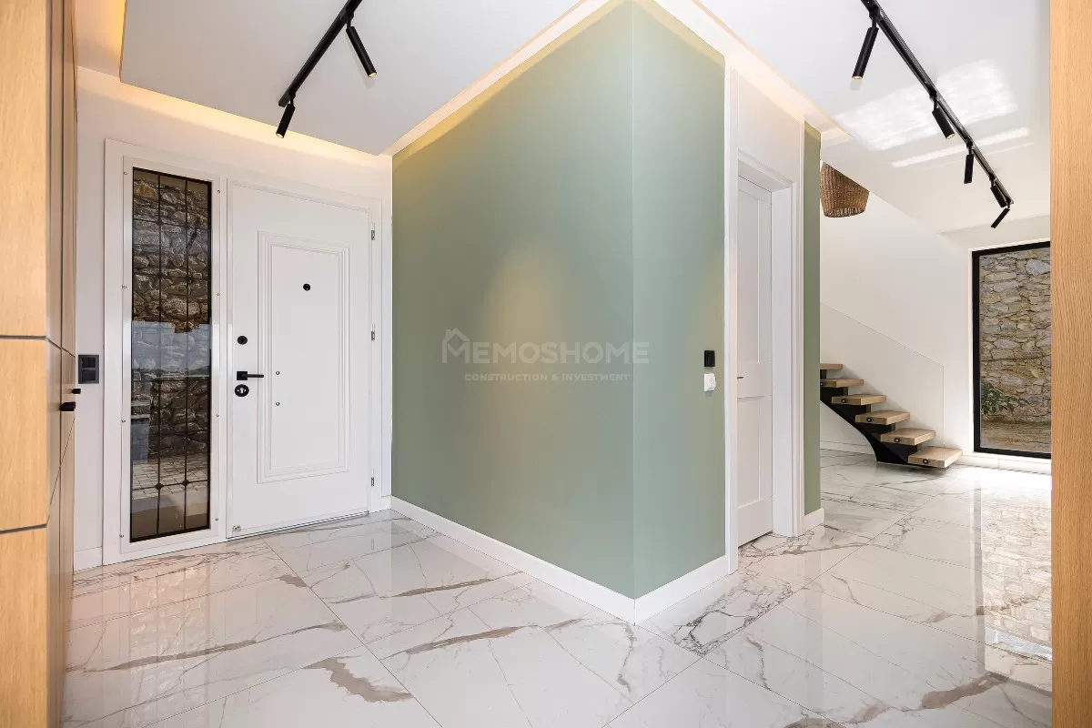 Вилла с видом на горы и море