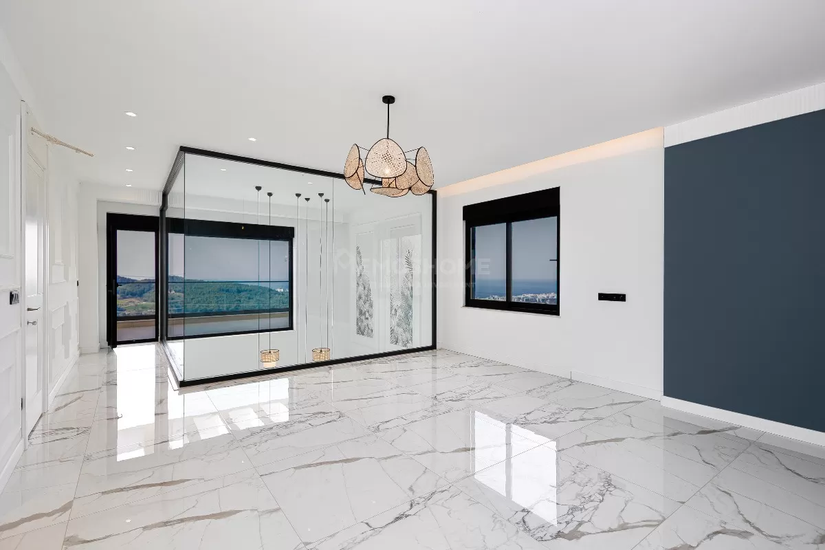 Вилла с видом на горы и море