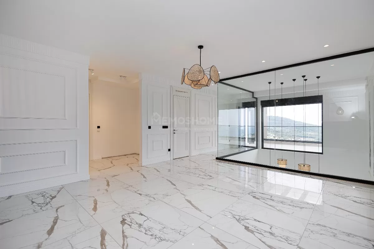 Вилла с видом на горы и море