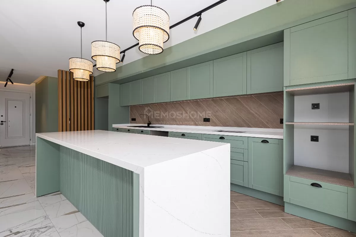 Вилла с видом на горы и море