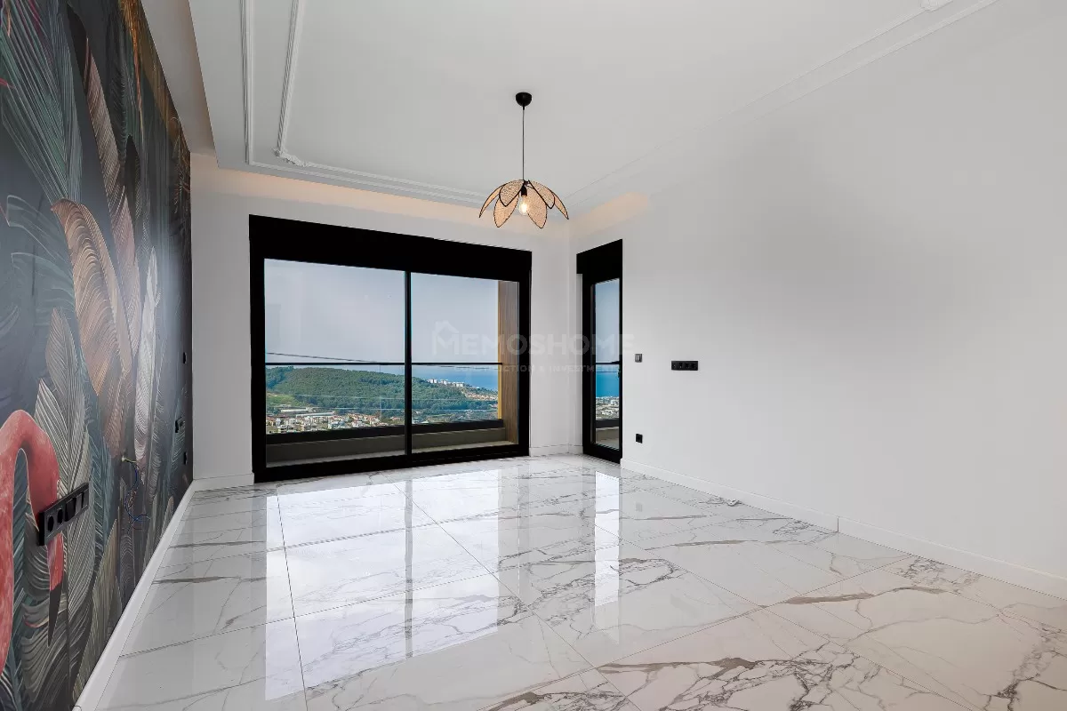 Вилла с видом на горы и море