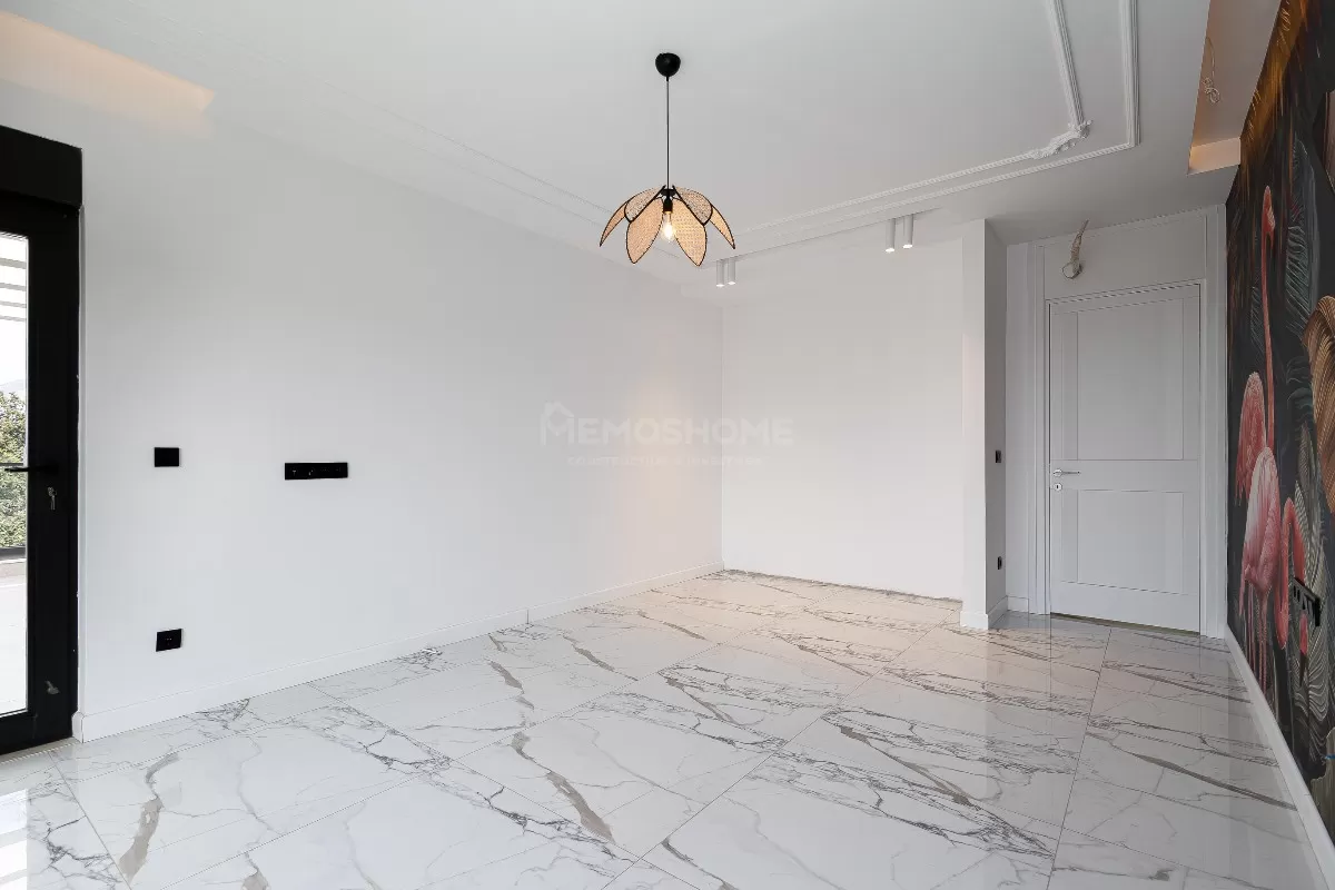 Вилла с видом на горы и море