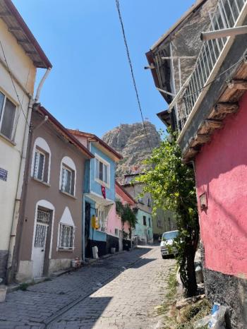 AFYON ÜÇOK EMLAKTAN BURMALI MAH SATILIK 3+1 MÜSTAKİL EV