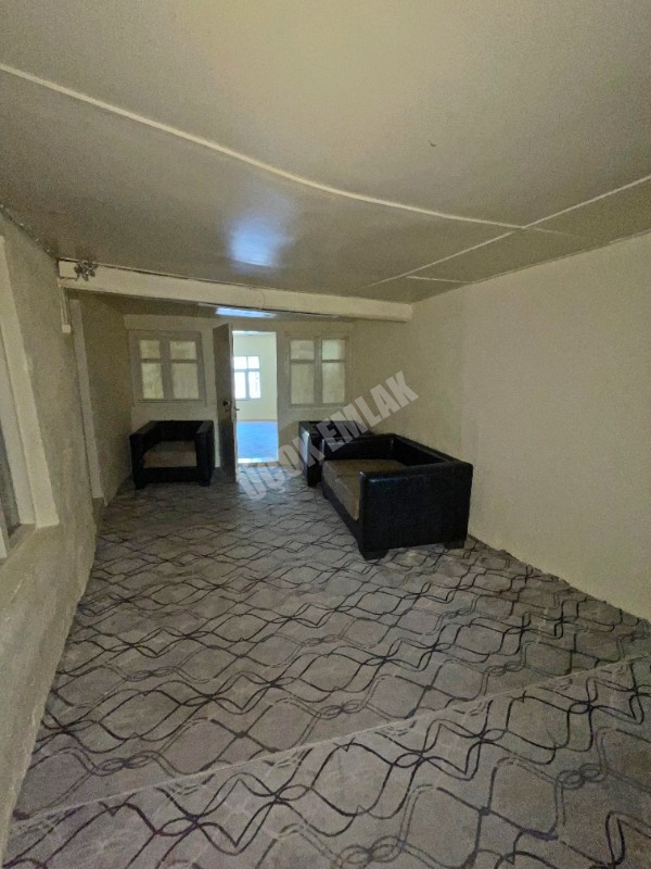 AFYON ÜÇOK EMLAKTAN BURMALI MAH SATILIK 3+1 MÜSTAKİL EV