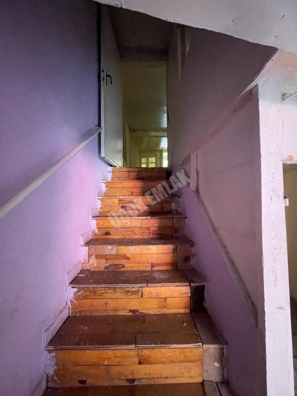 AFYON ÜÇOK EMLAKTAN BURMALI MAH SATILIK 3+1 MÜSTAKİL EV