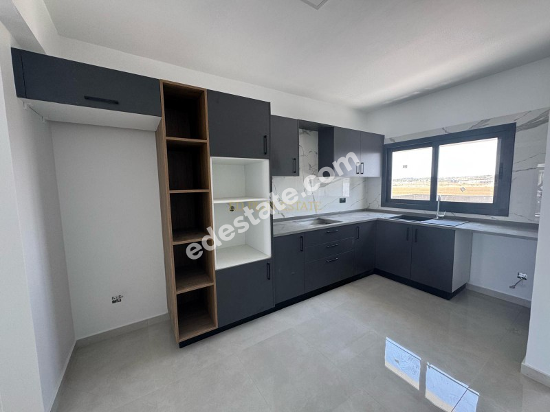 Lefkoşa Batıkent Bölgesinde YENİ SATILIK 3+1 ZEMİN KAT BAHÇELİ DAİRELER