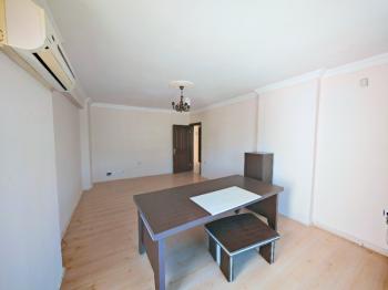 Cumhuriyet Caddesinde Kiralık Büyük Ofis