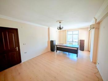 Cumhuriyet Caddesinde Kiralık Büyük Ofis