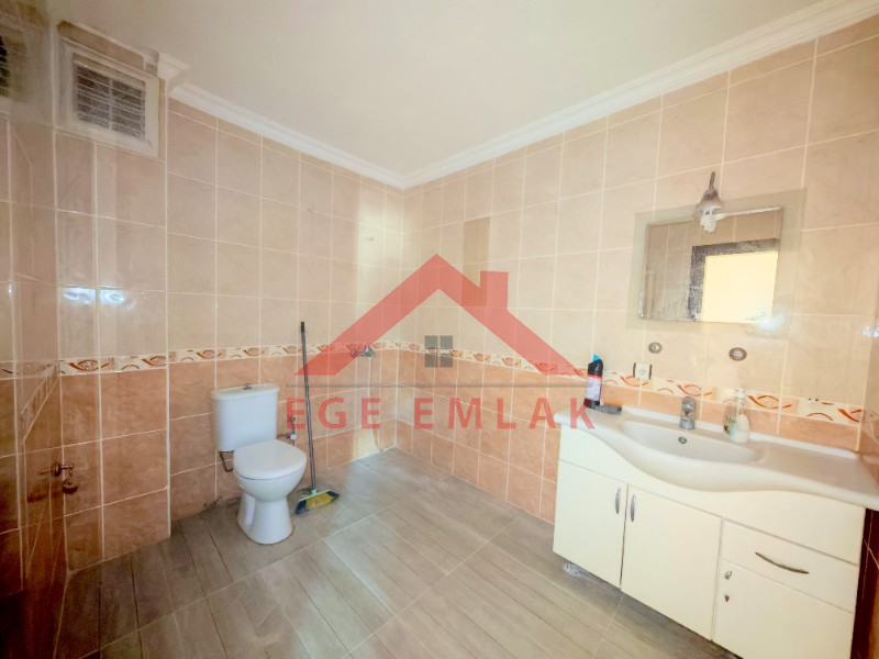 Cumhuriyet Caddesinde Kiralık Büyük Ofis