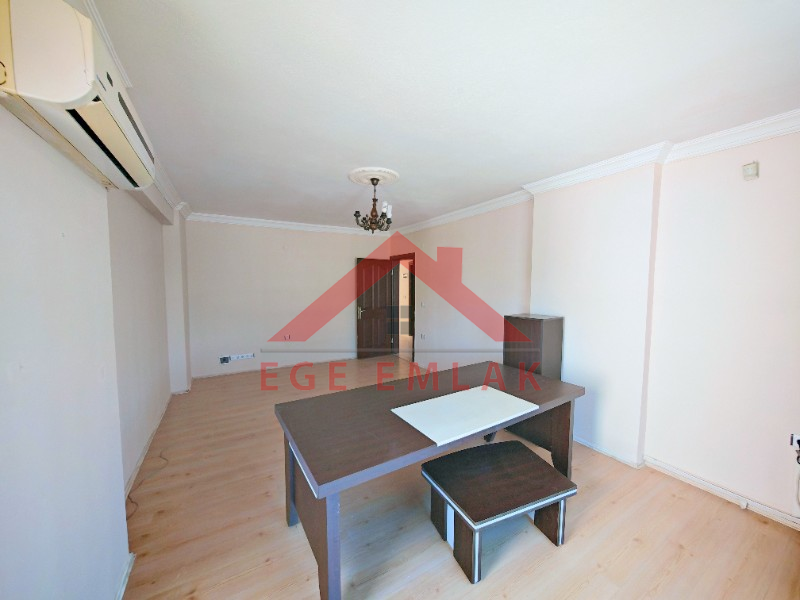 Cumhuriyet Caddesinde Kiralık Büyük Ofis