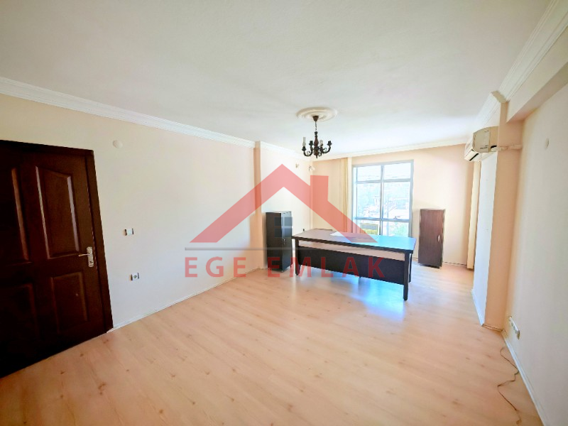 Cumhuriyet Caddesinde Kiralık Büyük Ofis