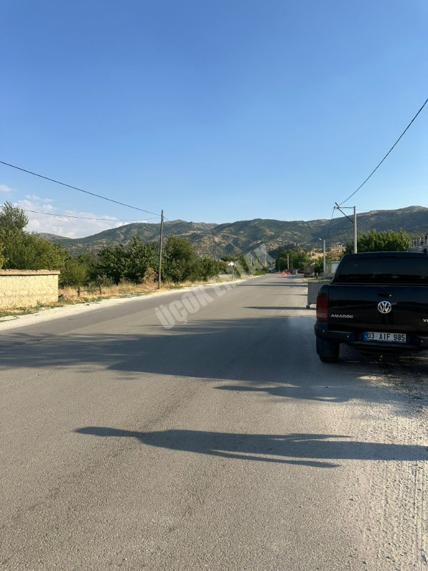 AFYON ÜÇOK EMLAKTAN ERKMEN DE KİRALIK 1.432M² ARAZİ