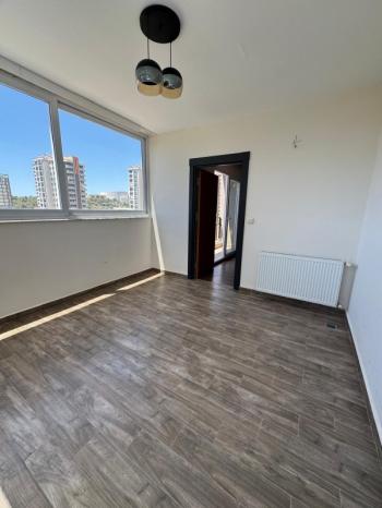 DEEP'TEN TIP FAKÜLTESİ CİVARI HAVUZLU DOĞAL GAZLI 2+1 DAİRE