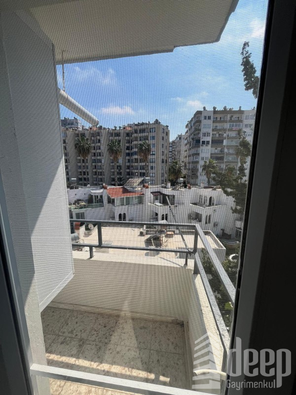 DEEP'TEN VİRANŞEHİR'DE GENİŞ OTURUMLU 2+1 DENİZ MANZARALI DAİRE