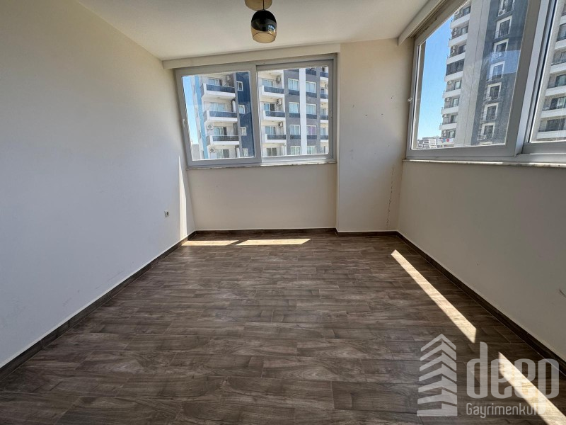 DEEP'TEN TIP FAKÜLTESİ CİVARI HAVUZLU DOĞAL GAZLI 2+1 DAİRE