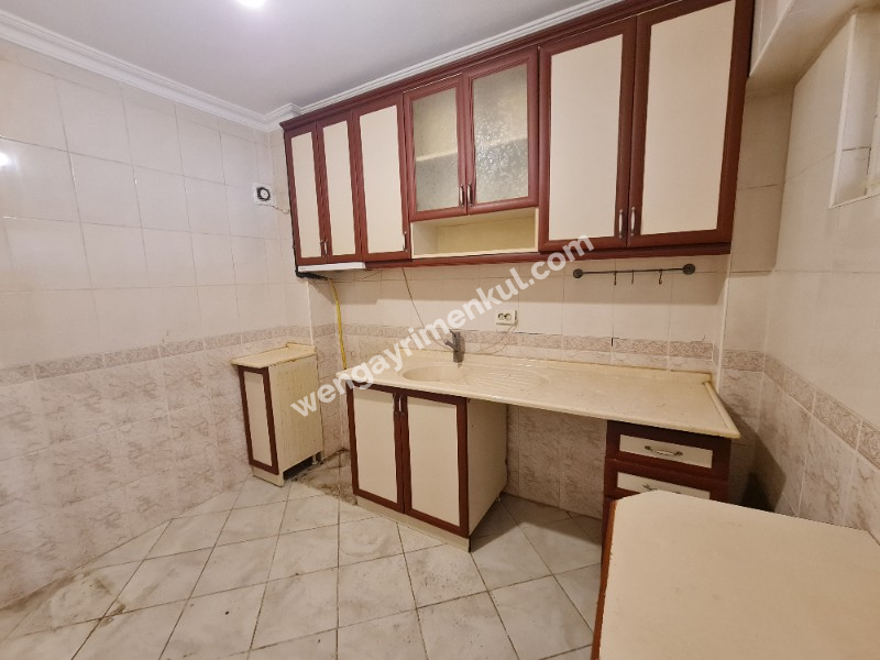 Kadıköy Yeldeğirmeni Yeni Binada Yüksek Giriş 2,5+1 Ters Dubleks