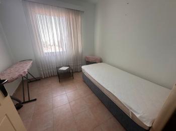 LEFKOŞA YENİŞEHİR BÖLGESİNDE ANA CADDE ÜZERİNDE KİRALIK DAİRE 