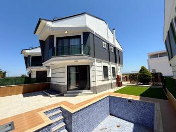 Denize 400 Metre Mesafede Satılık 3+1 Eşyalı Villa
